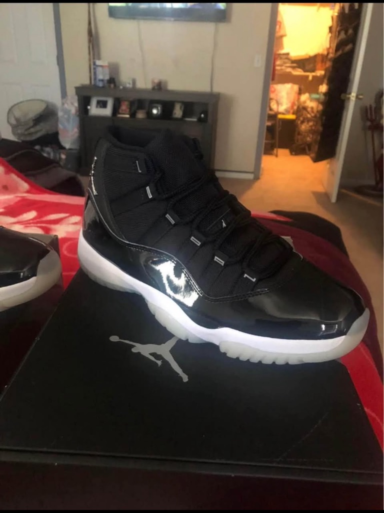 Nike Air Jordan 11 Retro High - Black/White
